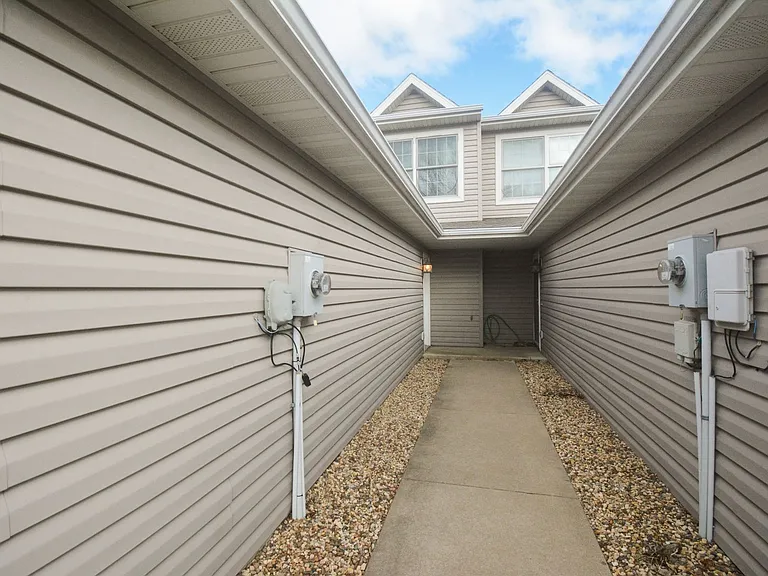 2959 Monroe Dr NW — Photo 2
