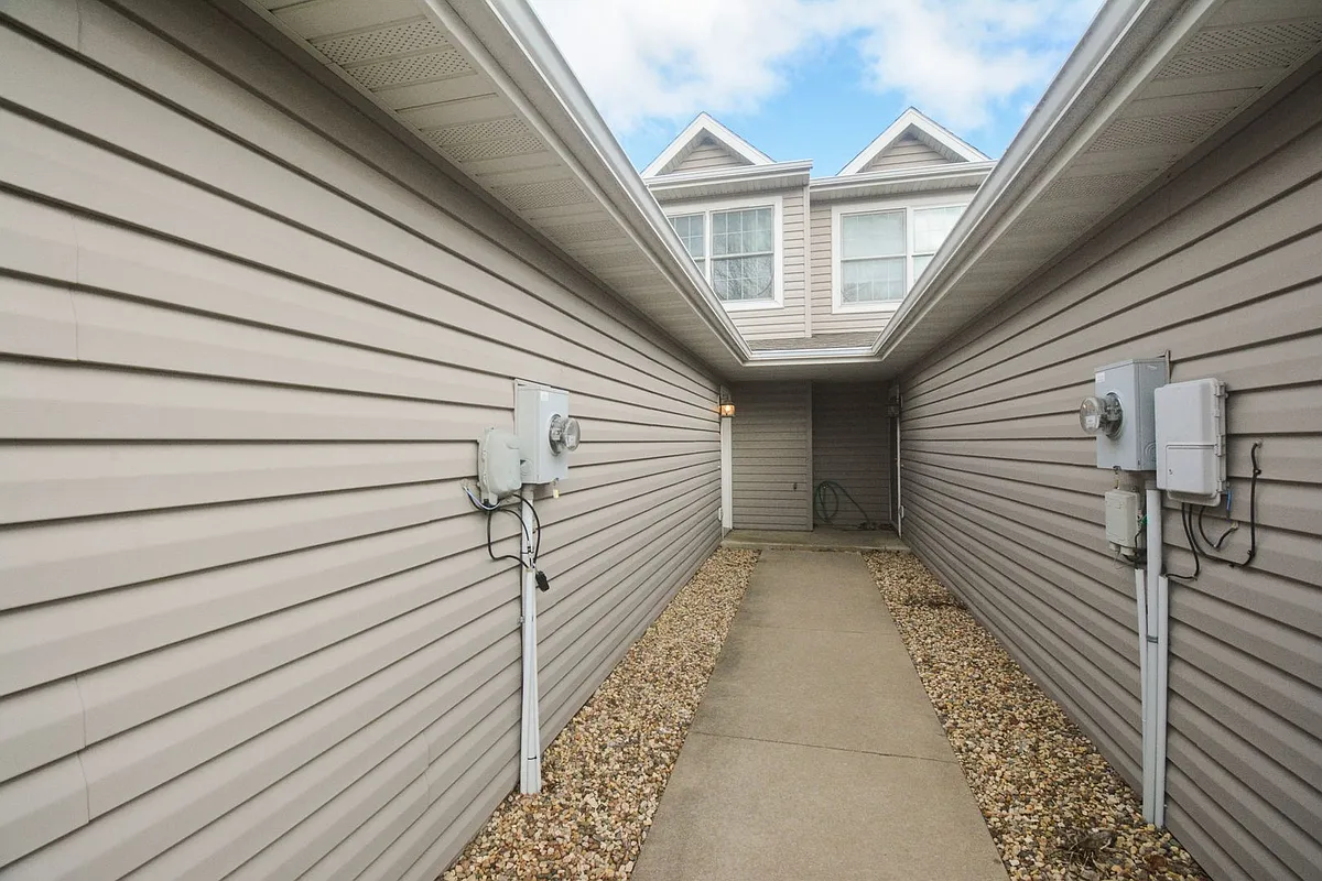 Building Photo - 2959 Monroe Dr NW