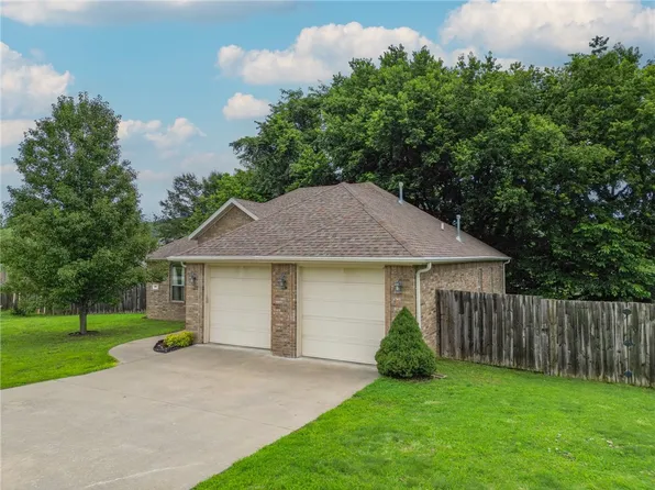 696 E Thornstone Ave, West Fork, AR 72774