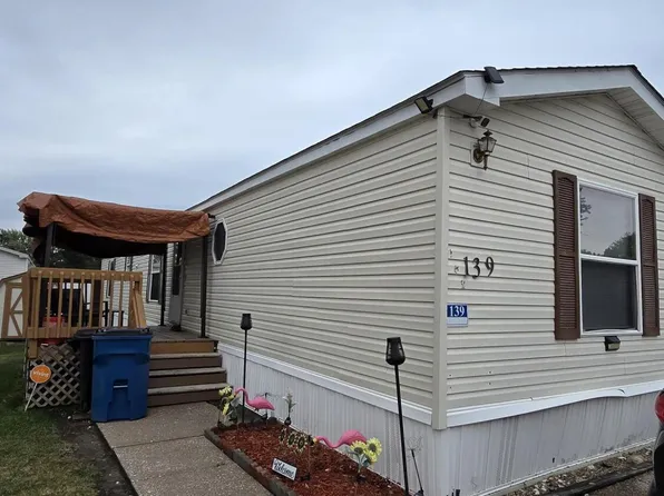 5112 N Fairmount St Trailer 139, Davenport, IA 52806