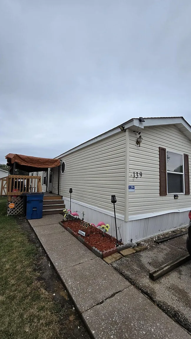 5112 N Fairmount St Trailer 139 photo 1