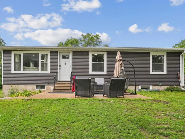 427 Maple St, Janesville, IA 50647