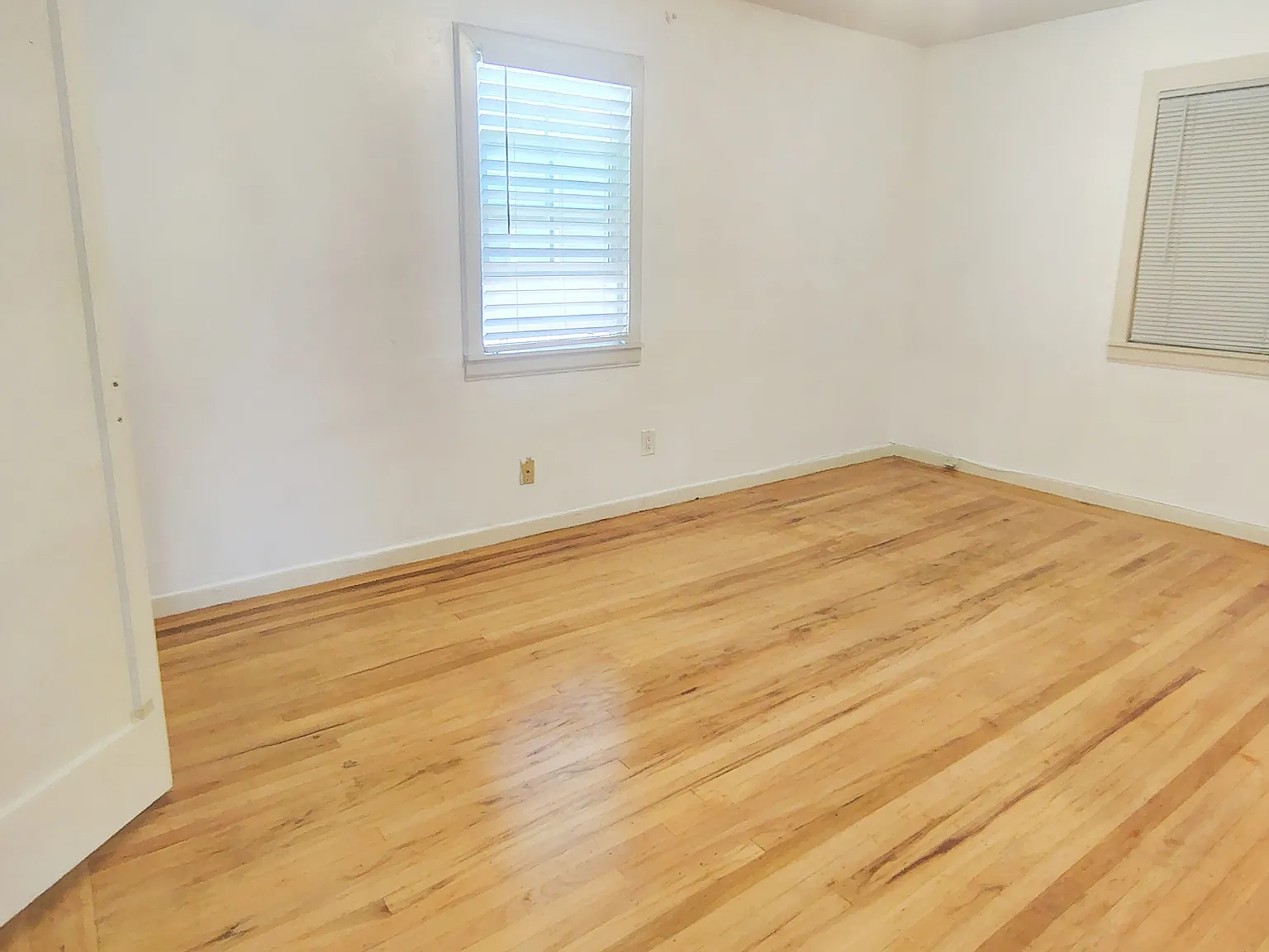 3 bed, 1000 sqft, $1,900 — Photo 2