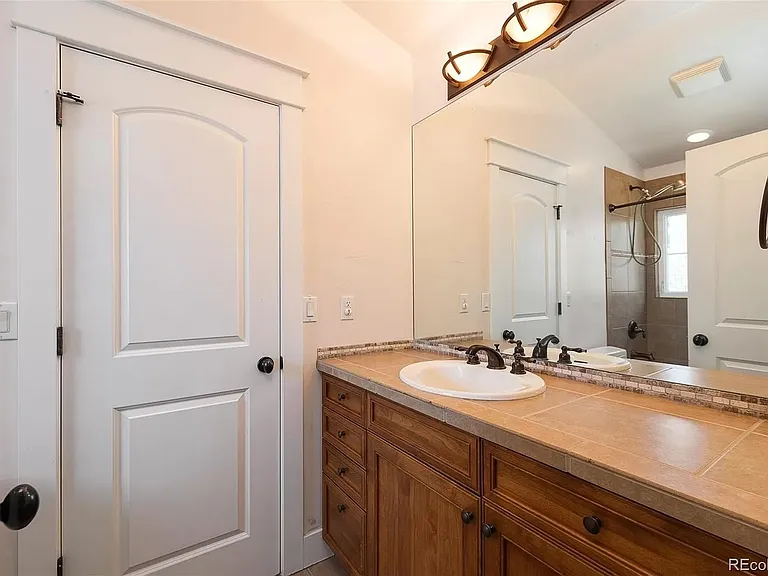 884 S Emerson St — Photo 22