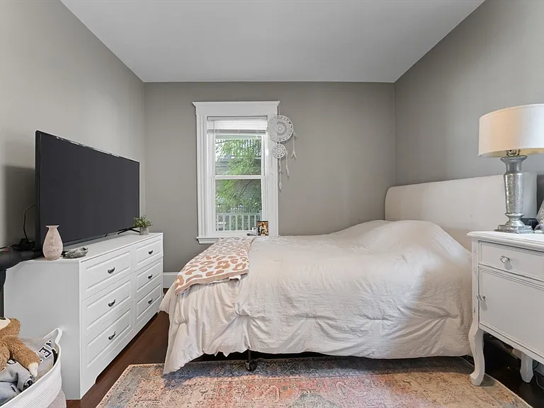 16 Hallam St #1 — Photo 11