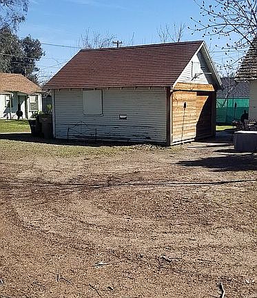 Detached garage