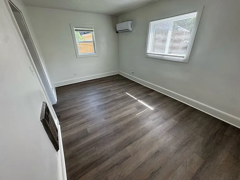141 Massey St — Photo 5