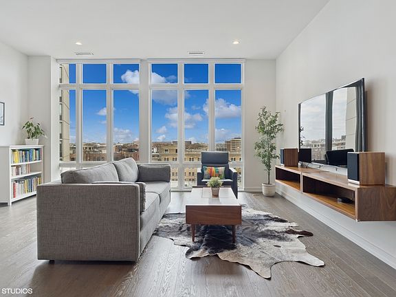 5th image of 2773 N Hampden Ct #Penthouse 06