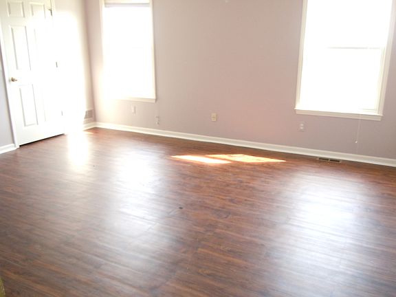 4th image of 2844 Barclay Way