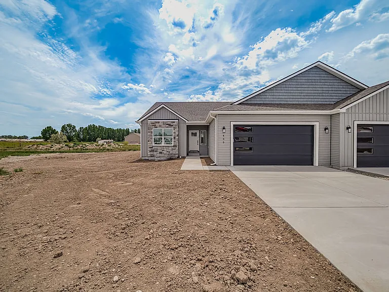 435 E River Ln — Photo 40
