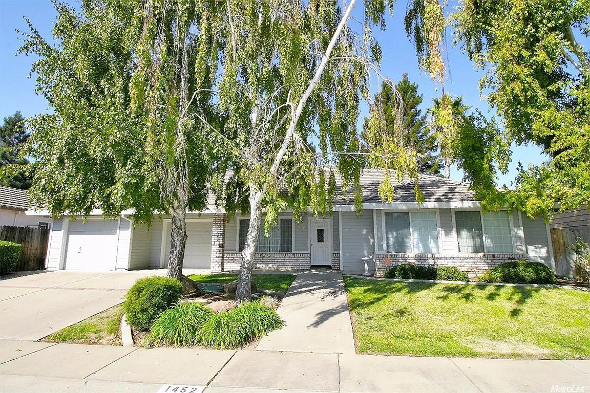 1452 Stoney Dr photo 1