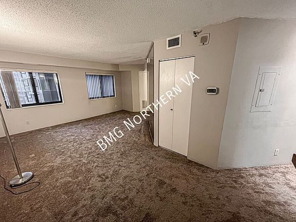 3rd image of 900 N Stafford St APT 1010