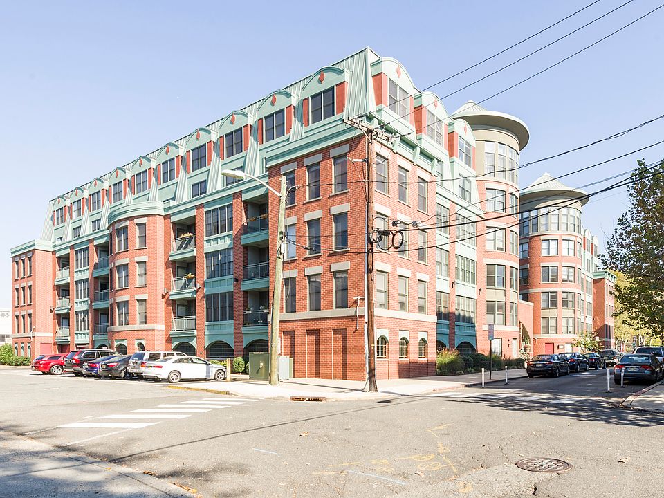 2nd image of 402 9th St APT E6e