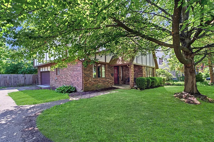 4631 Graceland Ave — Photo 2