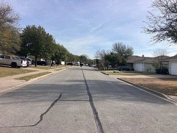 4th image of 315 Golden Gate Dr