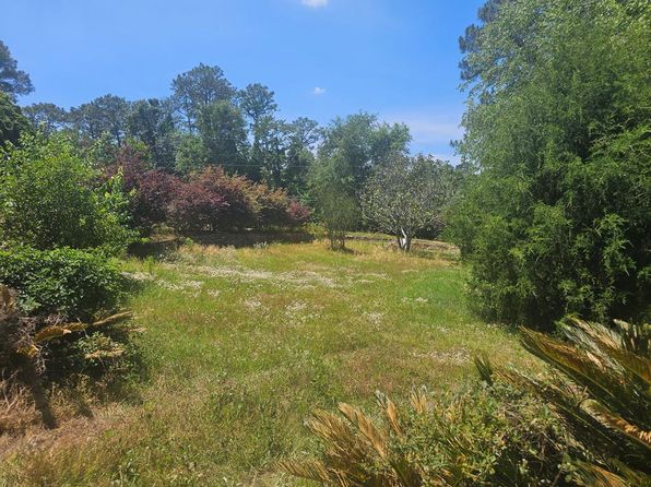 303 Clubview Dr, Moultrie, GA 31768