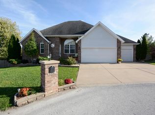1506 Coach House Ct, Nixa, MO 65714