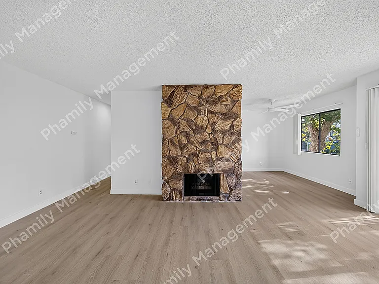 11575 Moorpark St #108 — Photo 2