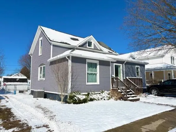 417 N Robert St, Ludington, MI 49431