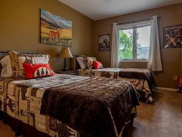 3 bed, 3.0 bath, 1637 sqft, $2,200 — Photo 4