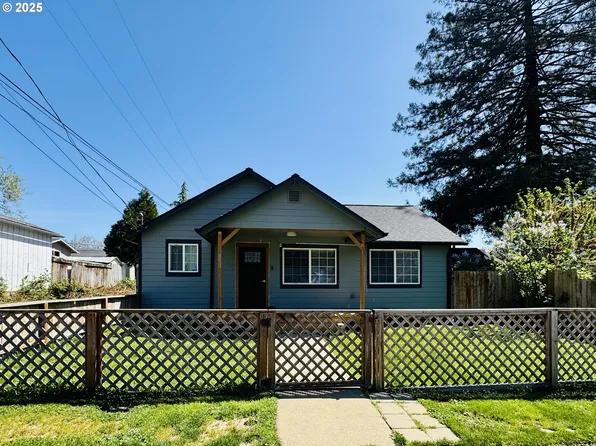 313 NE Cedar Ave, Myrtle Creek, OR 97457
