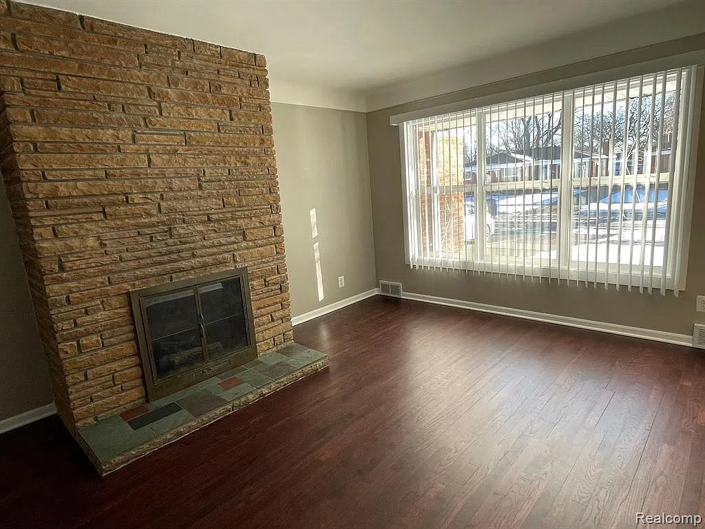 3 bed, 1.5 bath, 2208 sqft, $1,725 — Photo 3