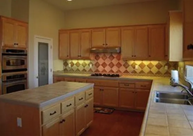 517 Lakeview Dr — Photo 3