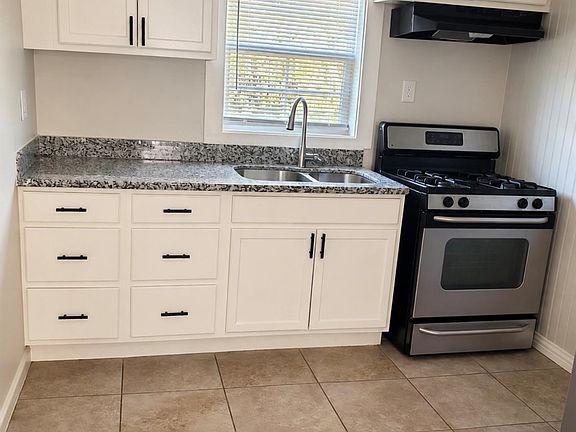 5th image of 3315 Reeves St APT 3