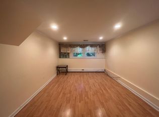 159 Thomas Powell Blvd, Farmingdale, NY 11735