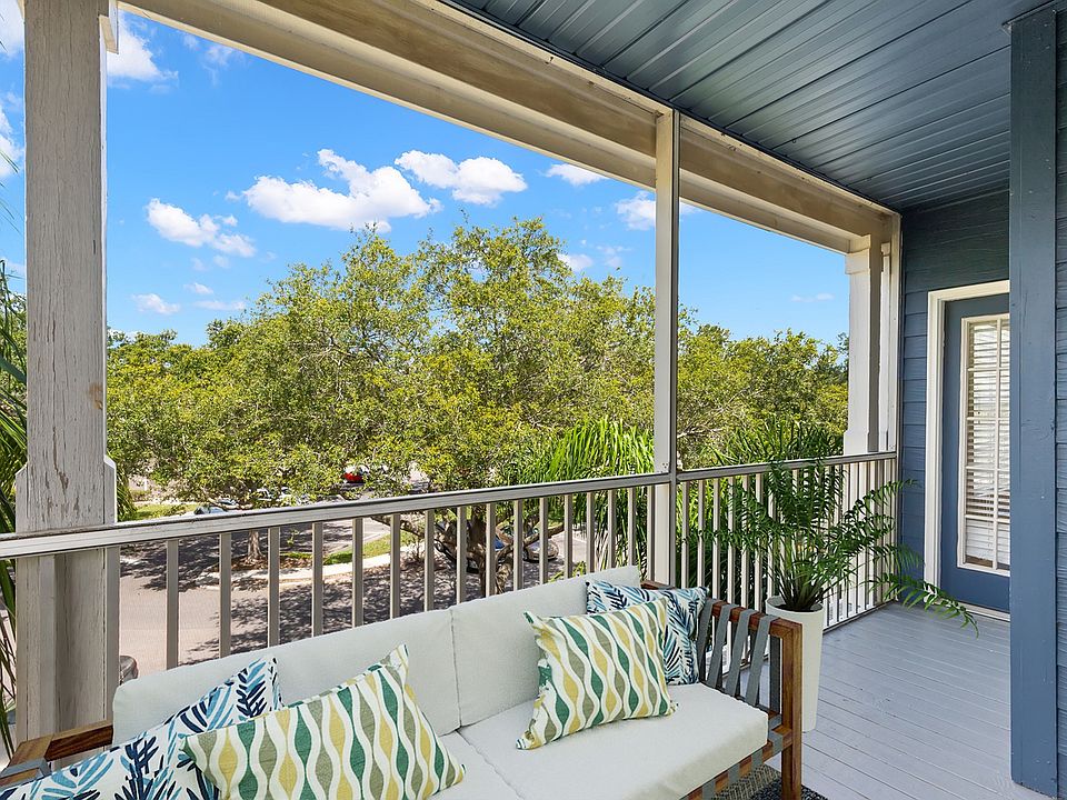 Screened Balcony