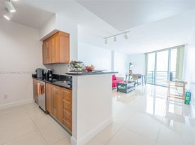 335 Biscayne Blvd