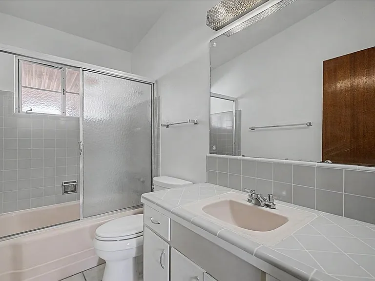 5716 E 4th St — Photo 23