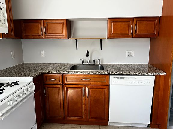 5th image of 905 Grand Ave APT 4