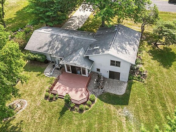 3rd image of 921 Wesley ROAD