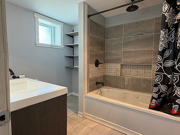 4th image of 515 W Broadway #1