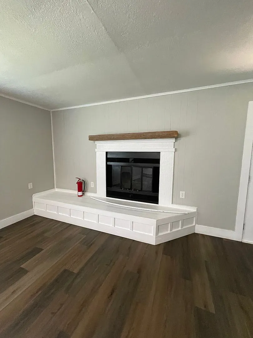 Three Bedroom Near Columbian Park — Photo 3