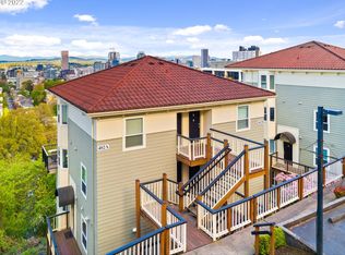 402 NW Uptown Ter APT 2B, Portland, OR 97210