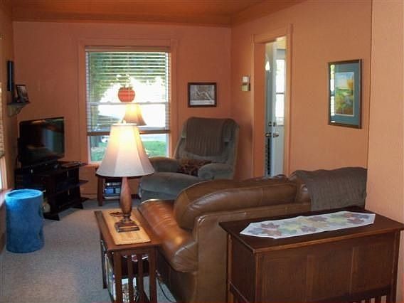3rd image of 102 Rich St