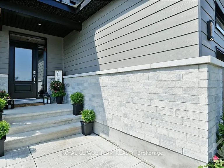54 Reynard Cres — Photo 3