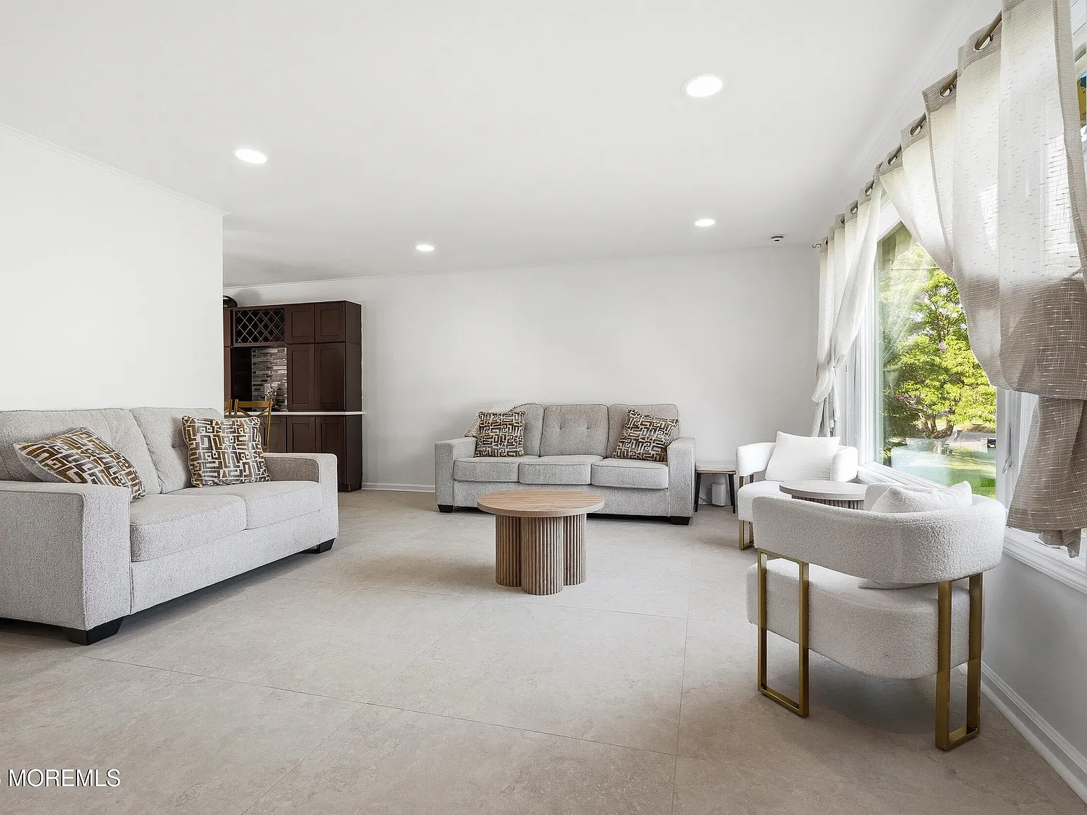 4 bed, 2.5 bath, 2200 sqft, $2,700 — Photo 4