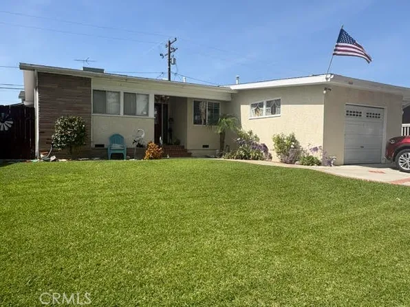 2455 Nipomo Ave, Long Beach, CA 90815