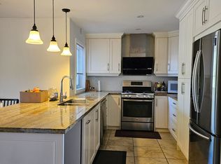 33 Battersea Cres W, Toronto, ON M6L 1G7