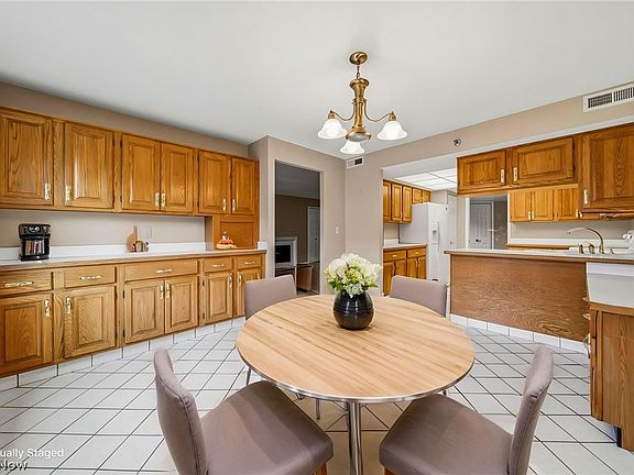 3rd image of 120 Fox Hollow Dr APT 307