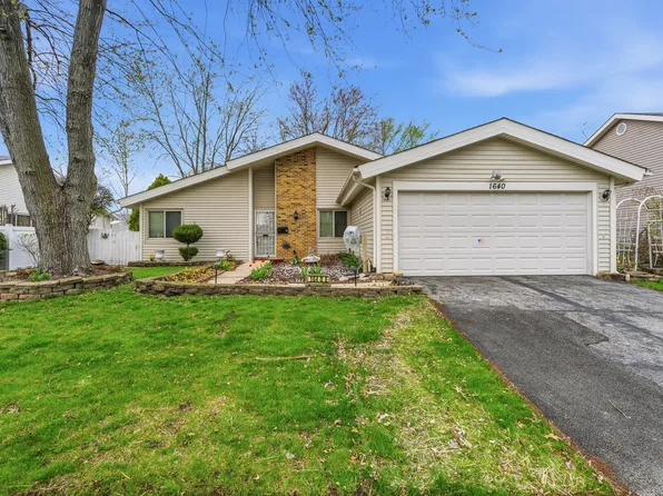 1640 E Andover Dr, Hanover Park, IL 60133