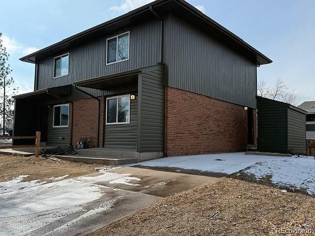 1st image of 987 W Powers Avenue