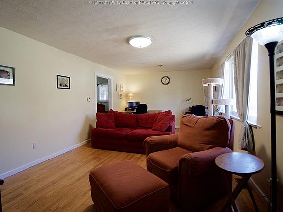 4th image of 46 Thomas Ln