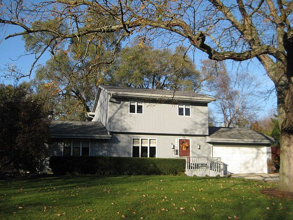 2nd image of 960 Burgundy Dr