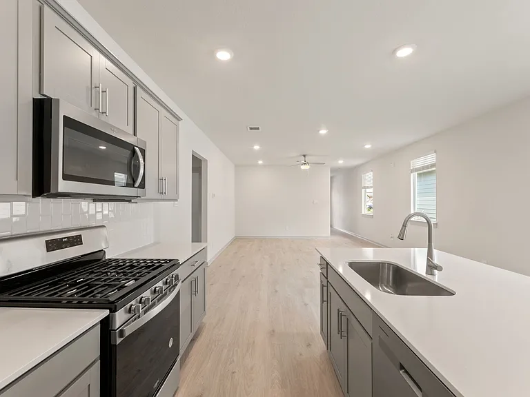 237 Ashford St — Photo 6