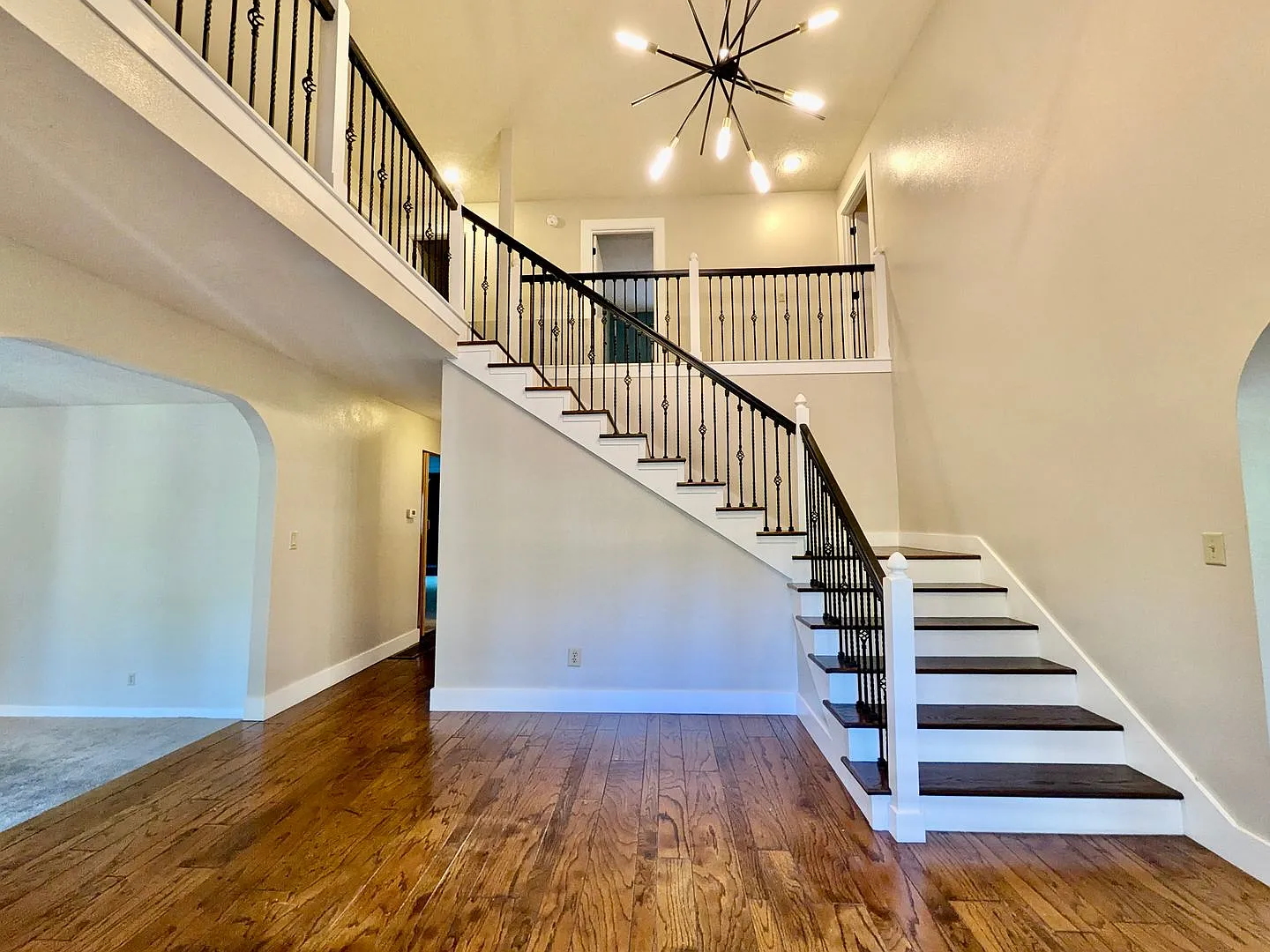 Beautiful Home in Lake Oswego with Private Sports Court in the Sought After Westview Estates! — Photo 3