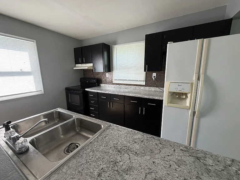 3221 Priscilla Ave — Photo 11